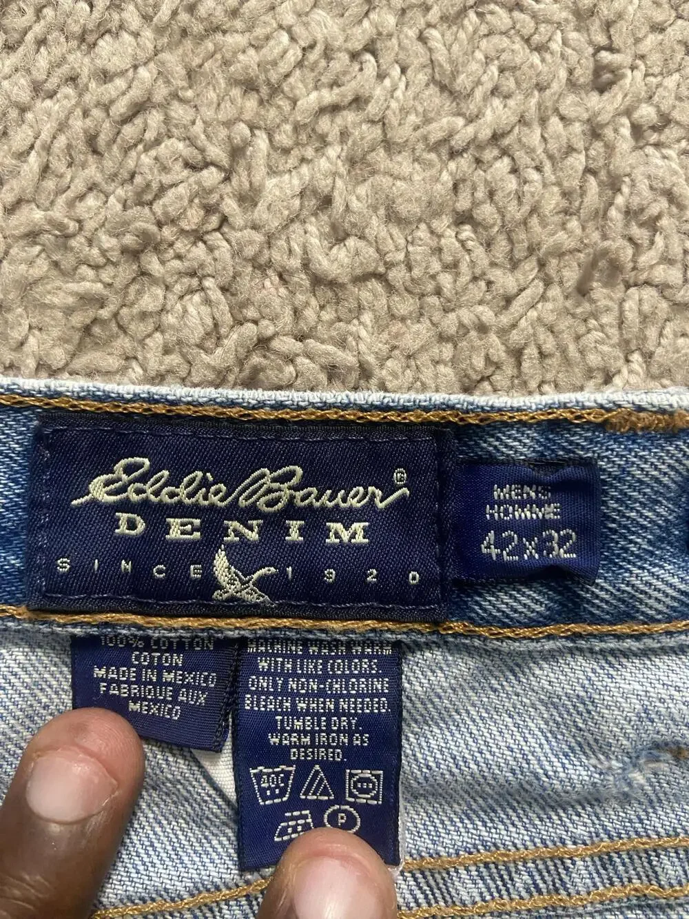 Eddie Bauer Jeans Mens 42x30 Blue Light Wash Relaxed Straight Denim Pockets